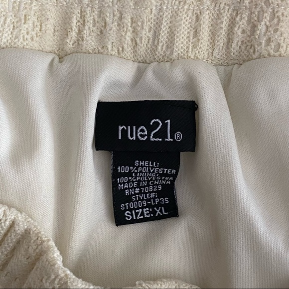 🌼Pretty Lacey Rue 21 skirt. Fully lined. - Picture 5 of 5